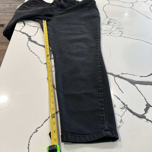 White House Black Market Mid-Rise Skinny Ankle Jean in Black. Size XL. - Picture 7 of 7